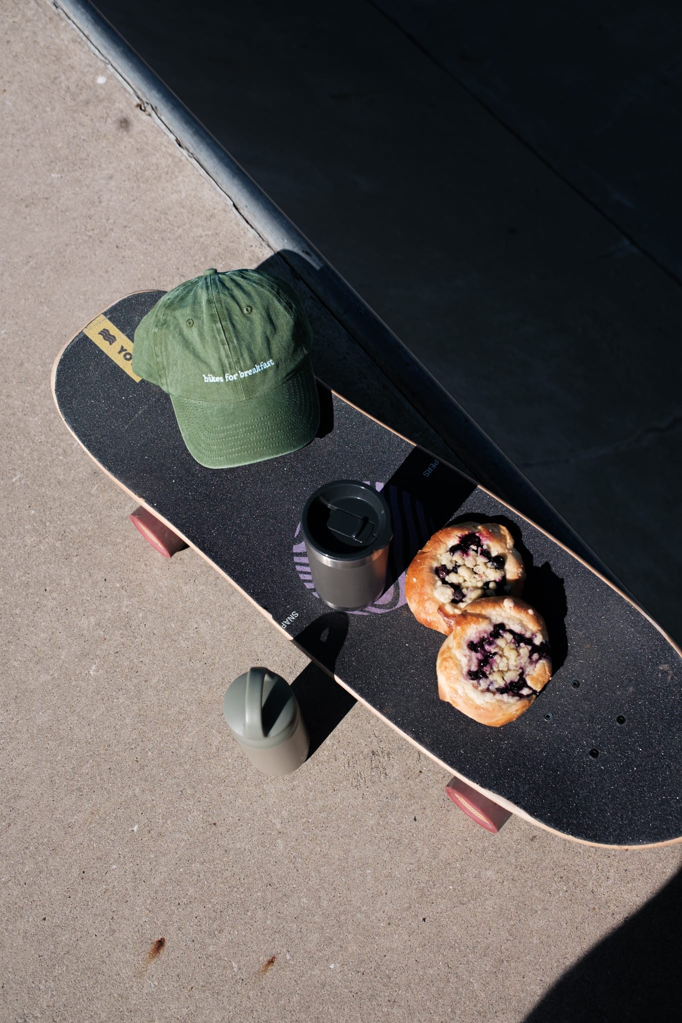 CZAPKA „BIKES FOR BREAKFAST” - obrazek 2
